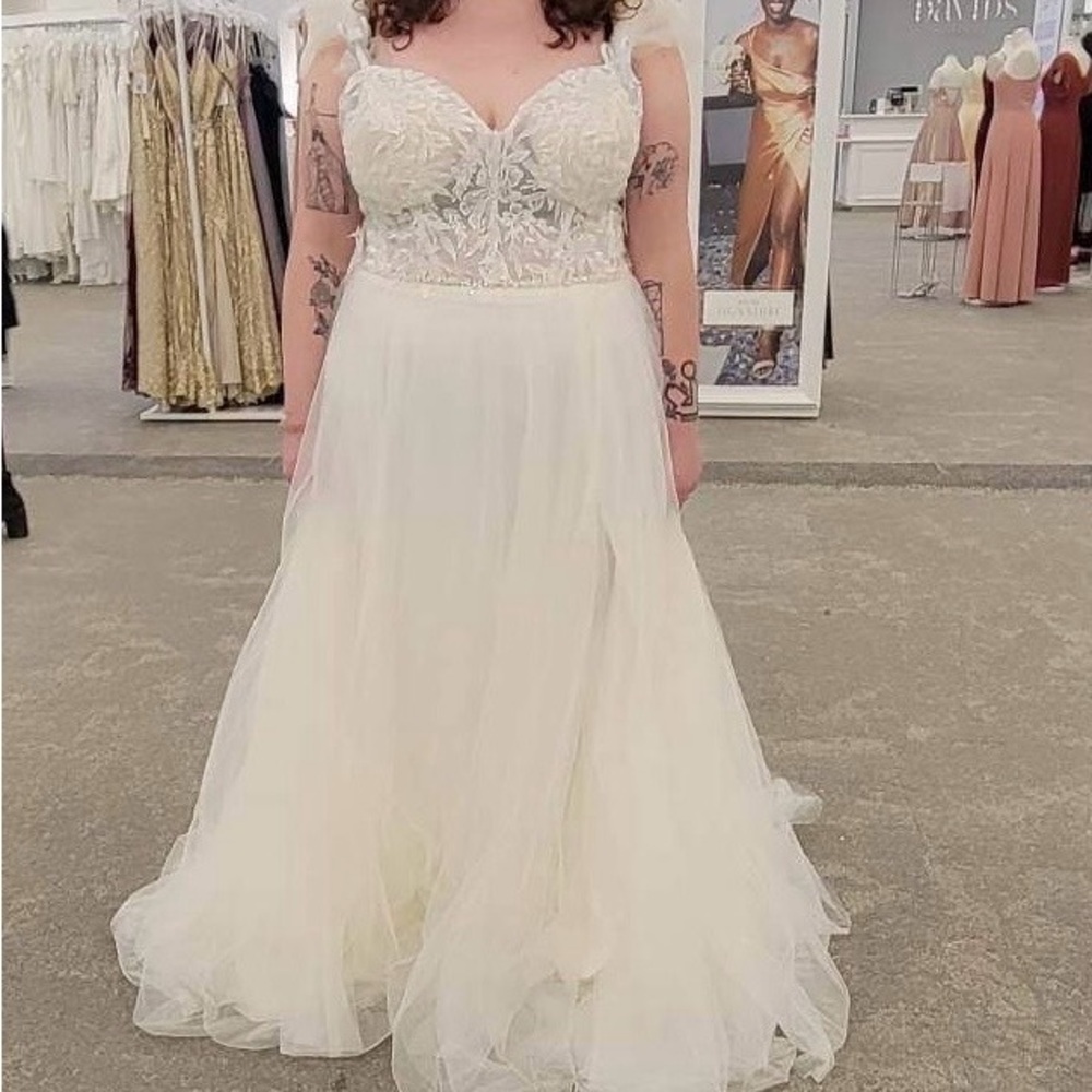 DAVID’S BRIDAL WEDDING DRESS